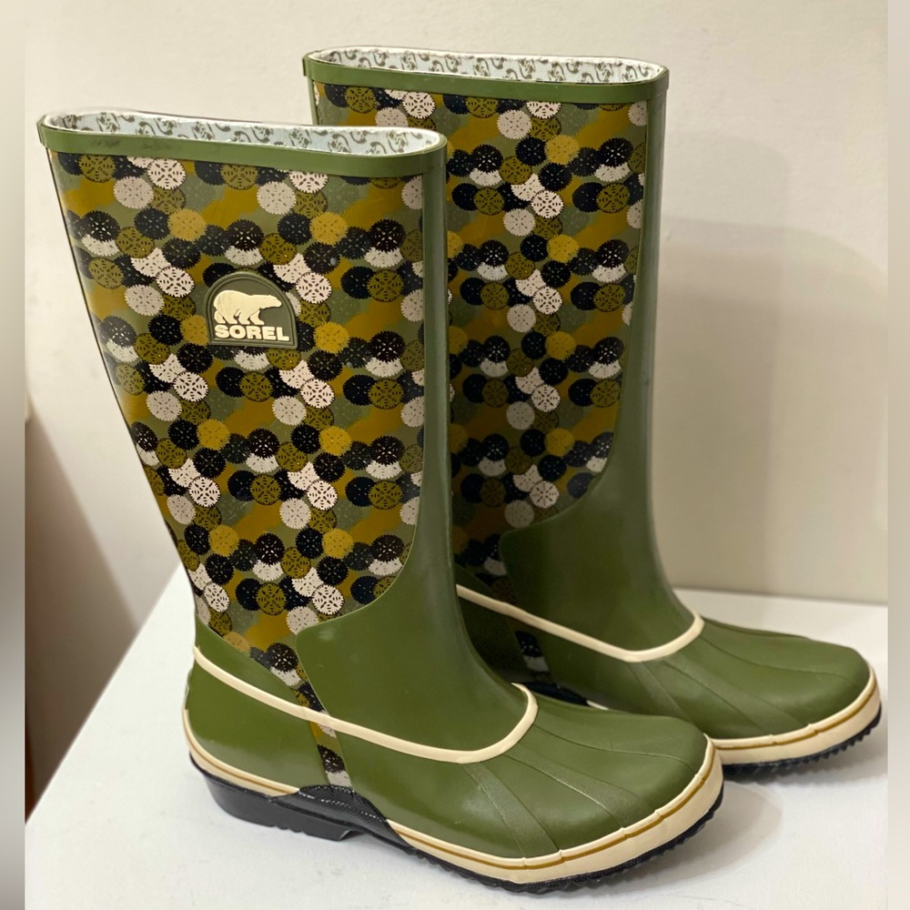 SOREL women sorellington graphic waterproof boots, New without tag. SOREL boots